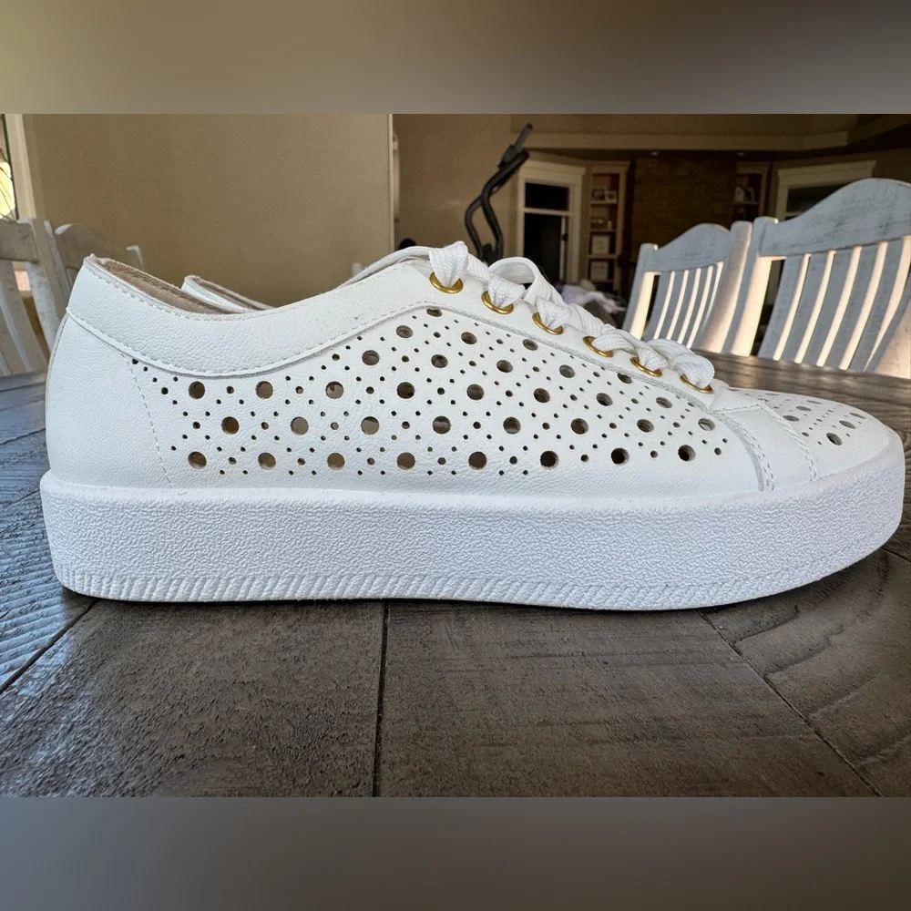 Dolce Vita - DV Adela Perforated Sneakers Women's Size 7 (NWOT)